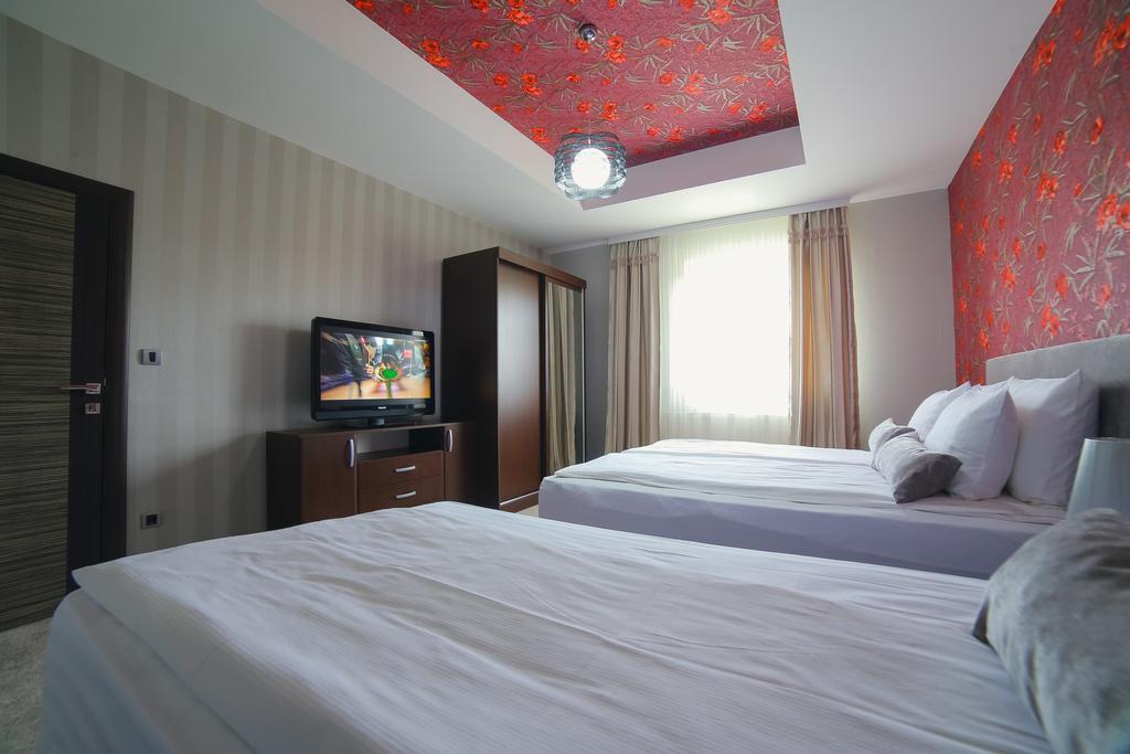 Garni Hotel Radovic ครากูเยวัตส์ ภายนอก รูปภาพ