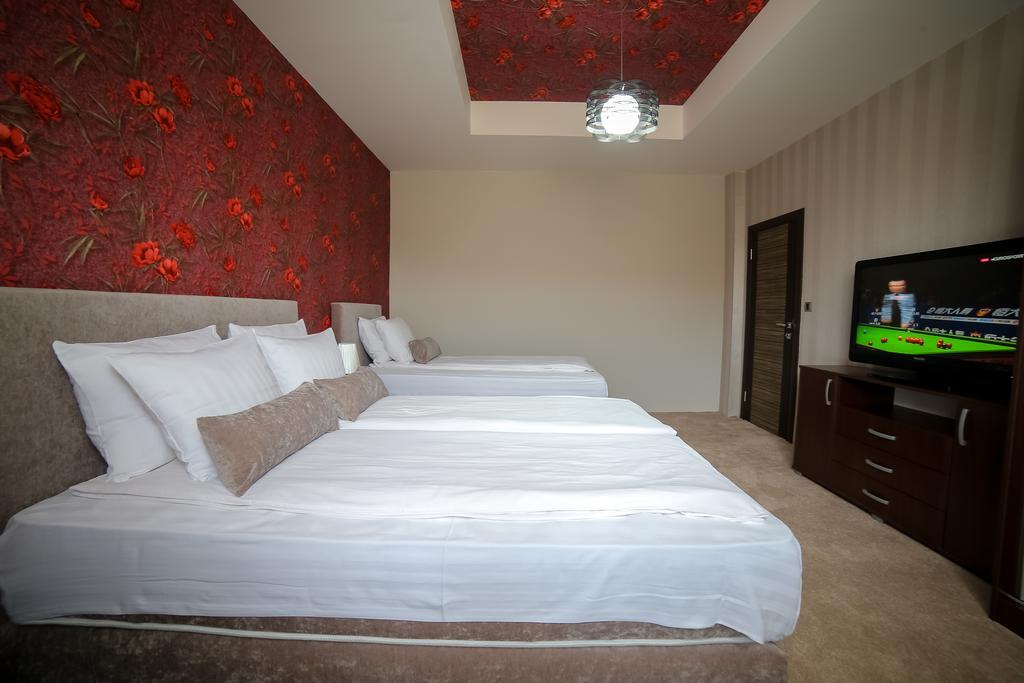 Garni Hotel Radovic ครากูเยวัตส์ ภายนอก รูปภาพ