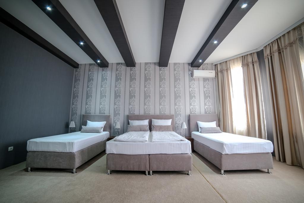 Garni Hotel Radovic ครากูเยวัตส์ ภายนอก รูปภาพ