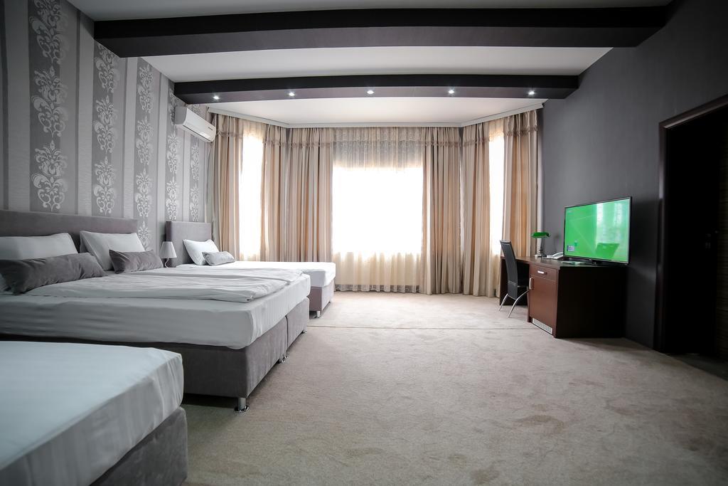 Garni Hotel Radovic ครากูเยวัตส์ ภายนอก รูปภาพ
