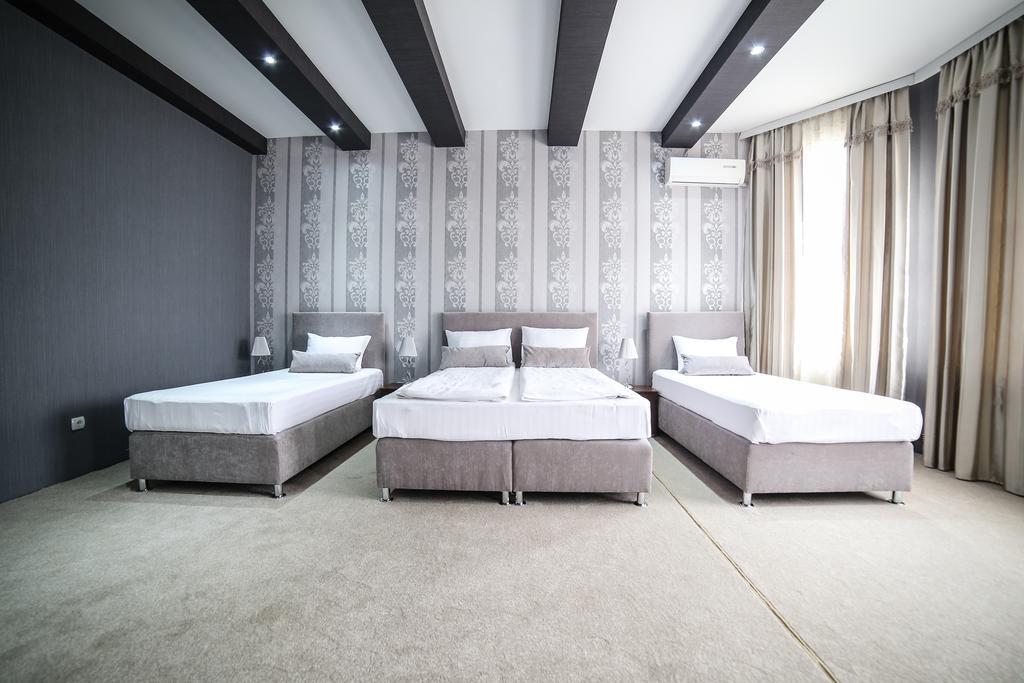 Garni Hotel Radovic ครากูเยวัตส์ ภายนอก รูปภาพ