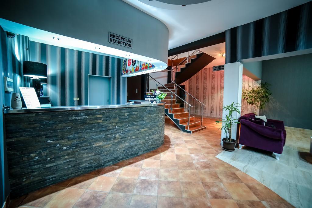 Garni Hotel Radovic ครากูเยวัตส์ ภายนอก รูปภาพ