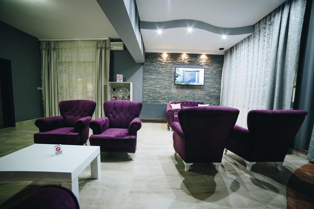 Garni Hotel Radovic ครากูเยวัตส์ ภายนอก รูปภาพ