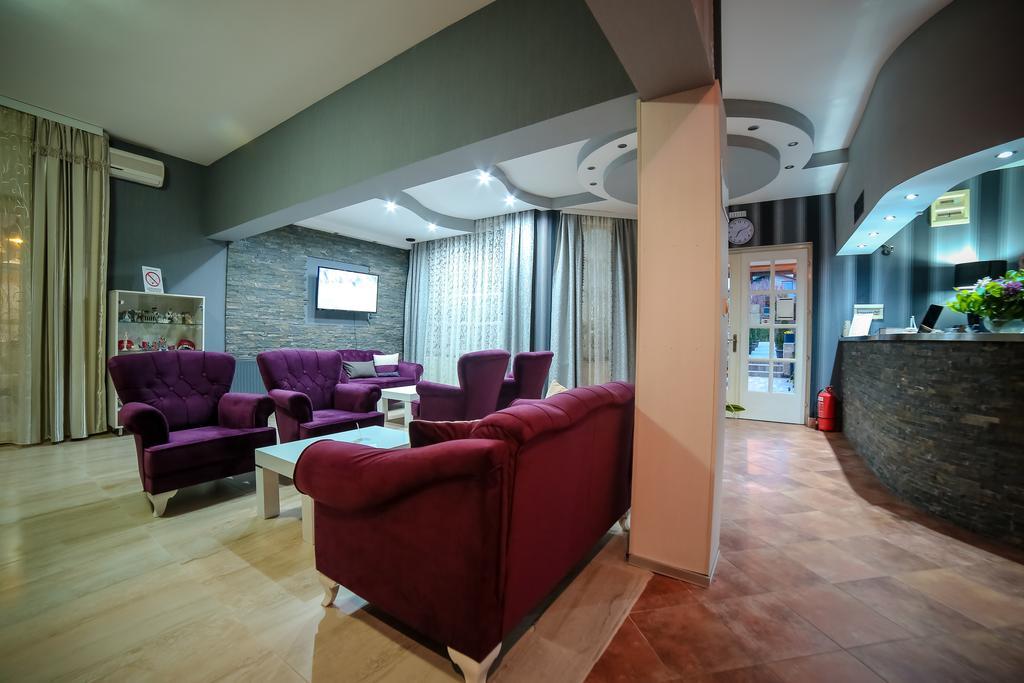 Garni Hotel Radovic ครากูเยวัตส์ ภายนอก รูปภาพ