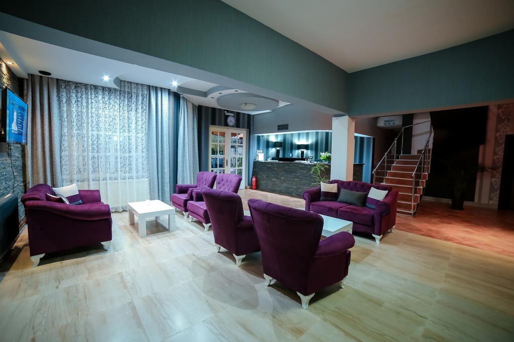 Garni Hotel Radovic ครากูเยวัตส์ ภายนอก รูปภาพ