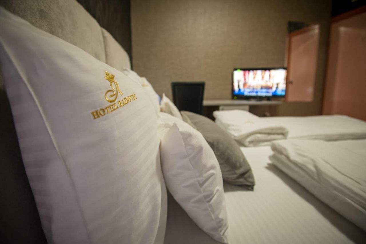 Garni Hotel Radovic ครากูเยวัตส์ ภายนอก รูปภาพ