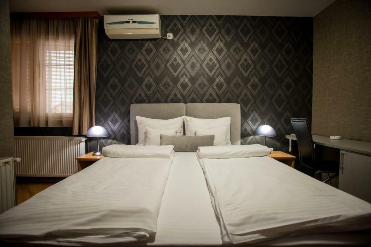 Garni Hotel Radovic ครากูเยวัตส์ ภายนอก รูปภาพ