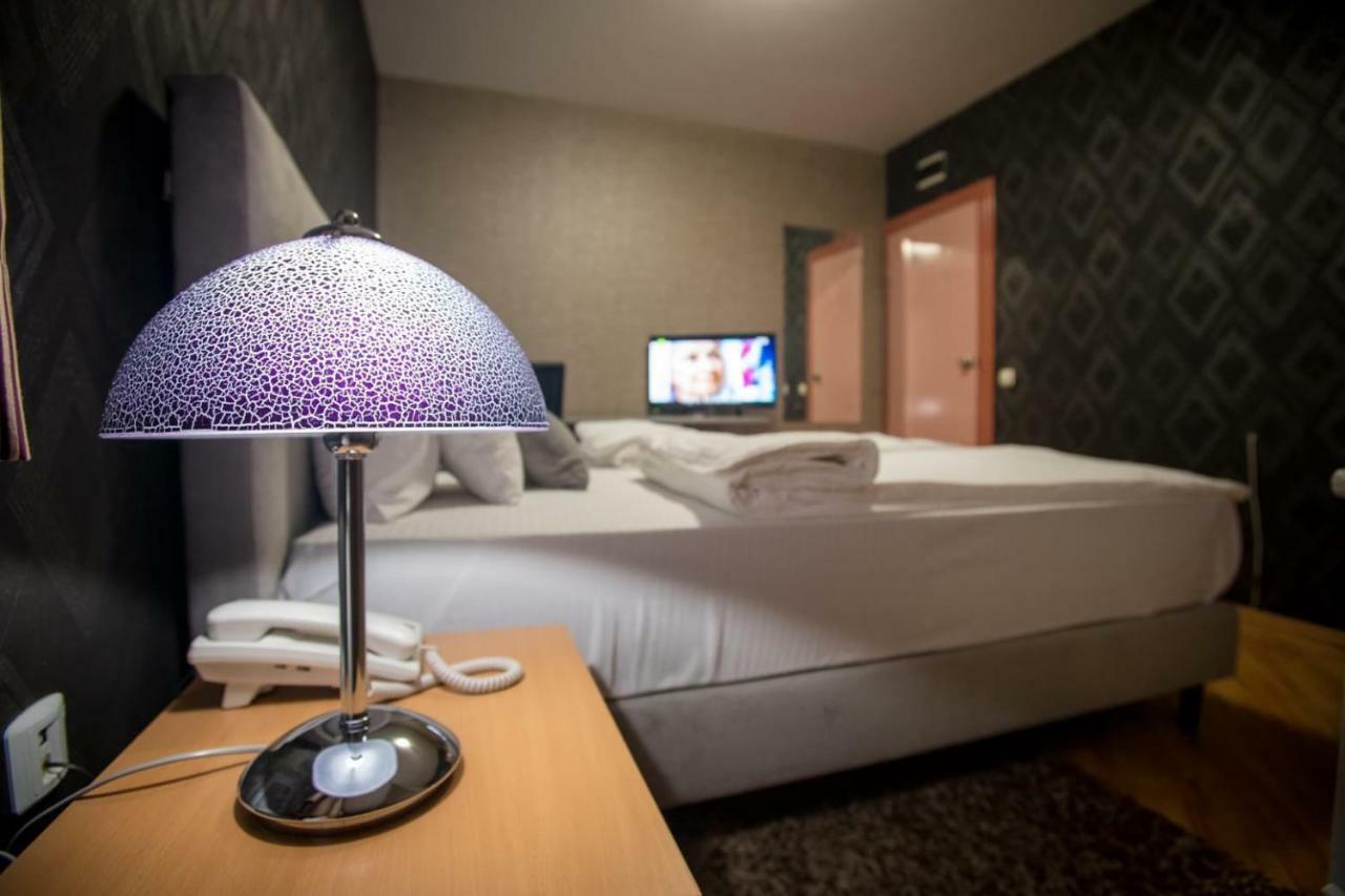 Garni Hotel Radovic ครากูเยวัตส์ ภายนอก รูปภาพ