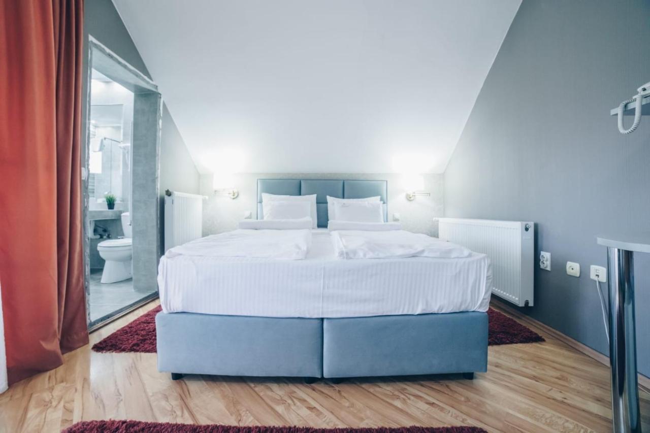 Garni Hotel Radovic ครากูเยวัตส์ ภายนอก รูปภาพ