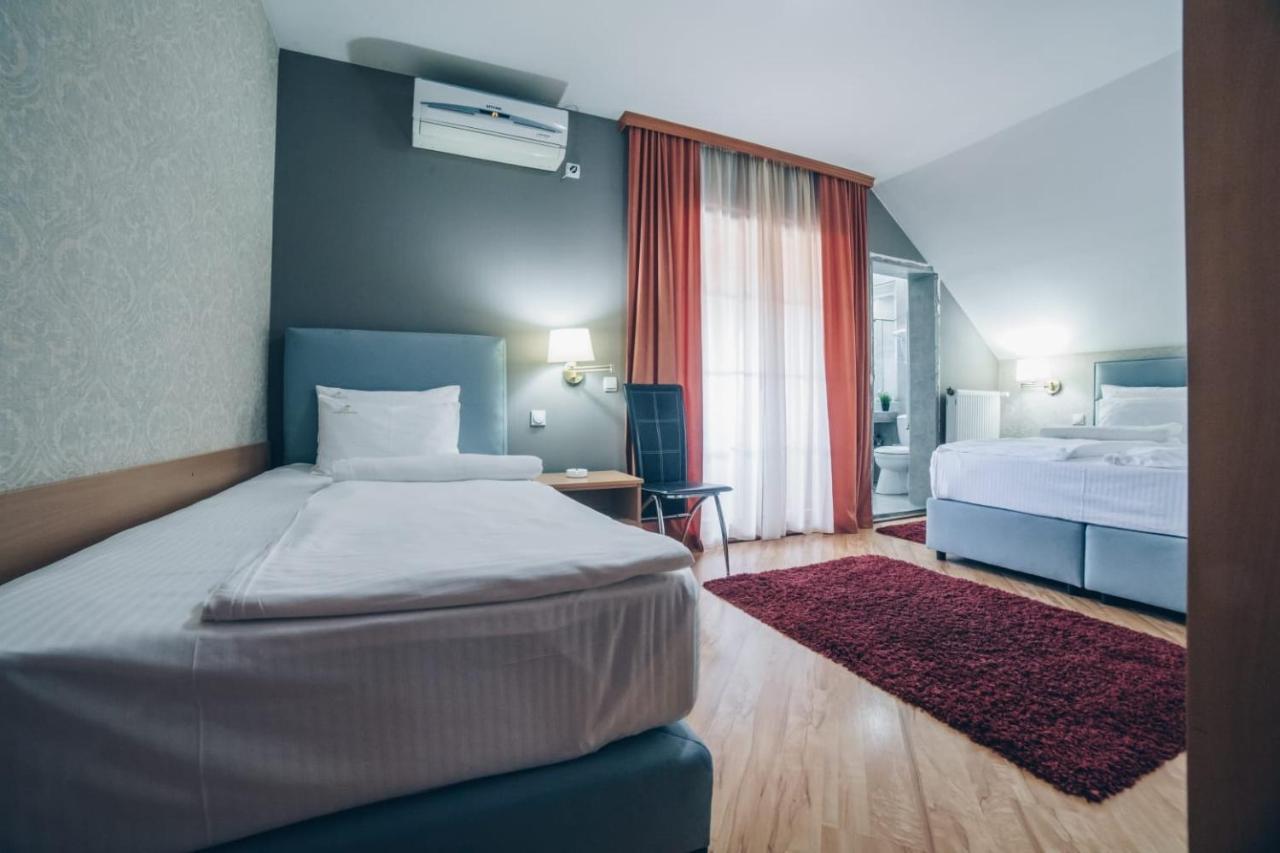 Garni Hotel Radovic ครากูเยวัตส์ ภายนอก รูปภาพ