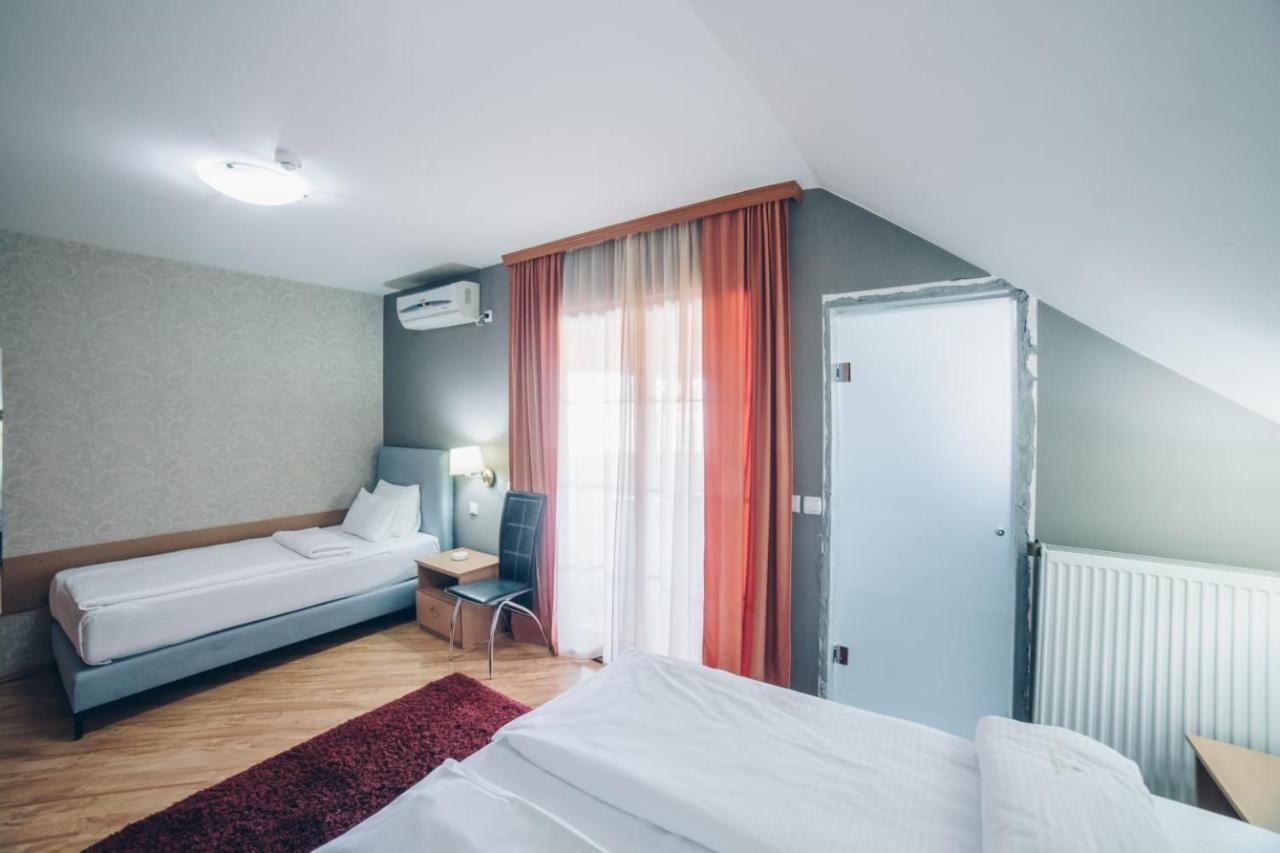Garni Hotel Radovic ครากูเยวัตส์ ภายนอก รูปภาพ